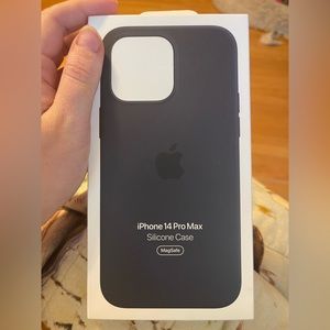 BRAND NEW iPhone 14 Pro Max Silicone Case with MagSafe - Midnight